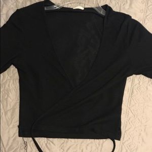 black long sleeve crop top